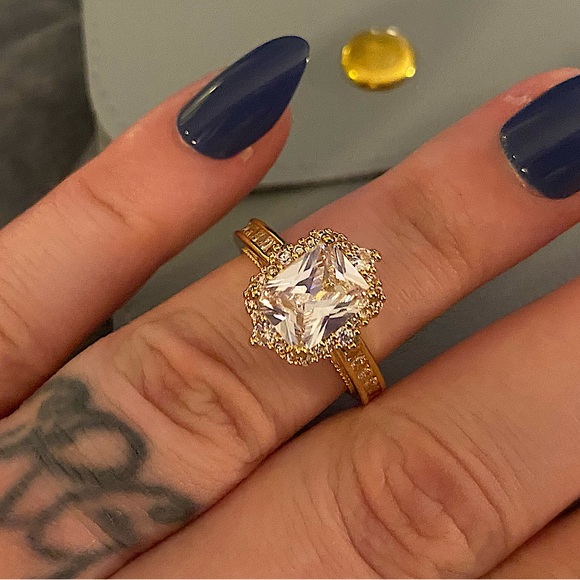 Antique-styled Gold Diamond Ring - Picture 2 of 7